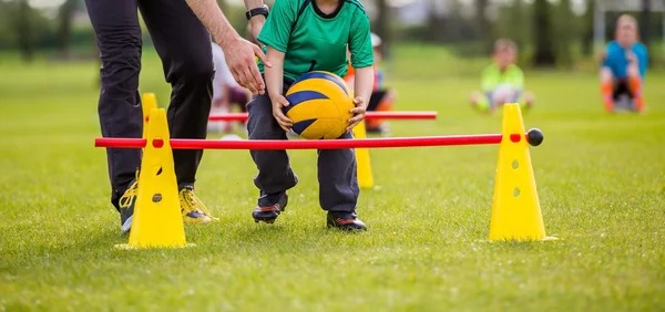 巴尔的摩金莺队特兰博（Mark Trumbo）夺得 2016 美联本垒打王