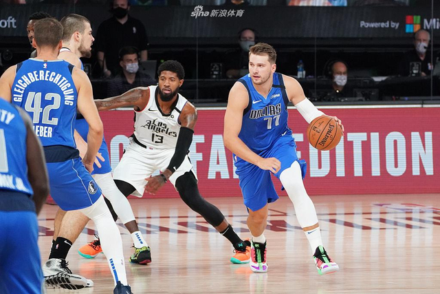 到外线策应 到外线策应